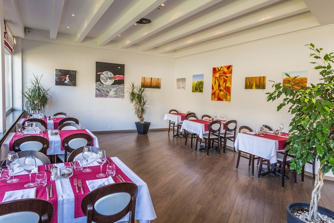 Imagen del bar/restaurante del Hotel Castel, SION. Foto 5