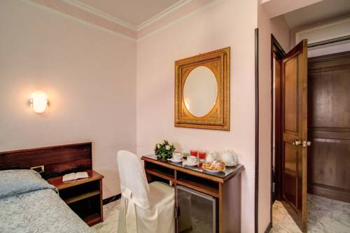 Imagen de la habitación del Hotel Castel Vecchio, ROCCA DI PAPA. Foto 9