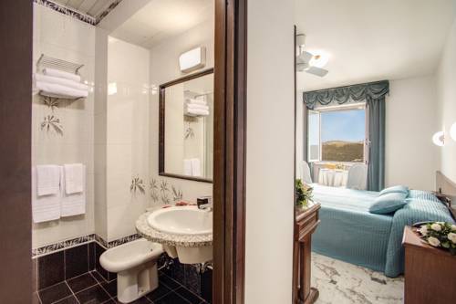 Imagen de la habitación del Hotel Castel Vecchio, ROCCA DI PAPA. Foto 12