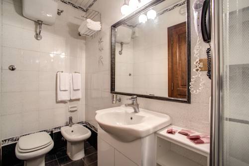 Imagen de la habitación del Hotel Castel Vecchio, ROCCA DI PAPA. Foto 16