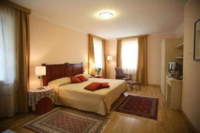 Imagen de la habitación del Hotel Castelbourg. Foto 9