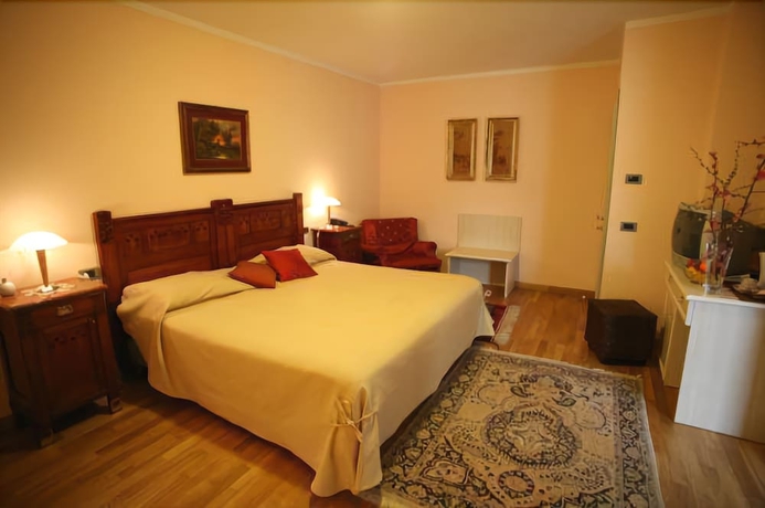 Imagen de la habitación del Hotel Castelbourg. Foto 11
