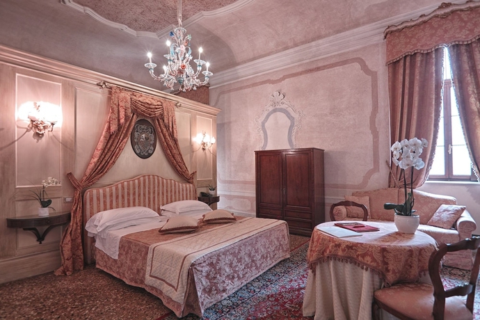 Imagen de la habitación del Hotel Castelbrando. Foto 14