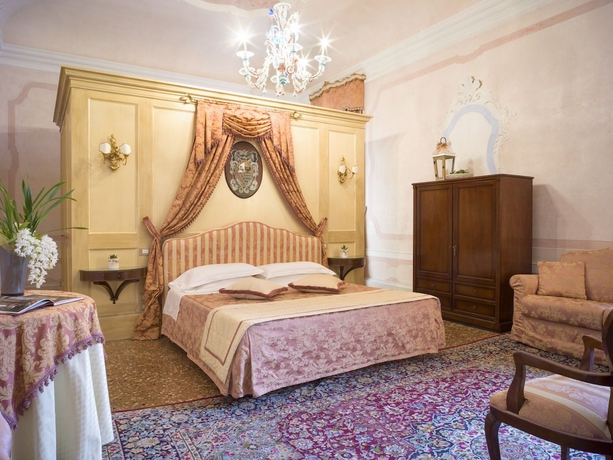 Imagen de la habitación del Hotel Castelbrando. Foto 17