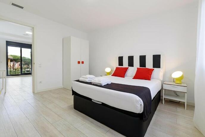 Imagen de la habitación del Hotel Castell Beach. Foto 15