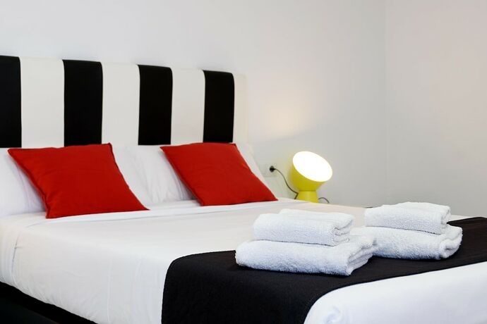 Imagen de la habitación del Hotel Castell Beach. Foto 16