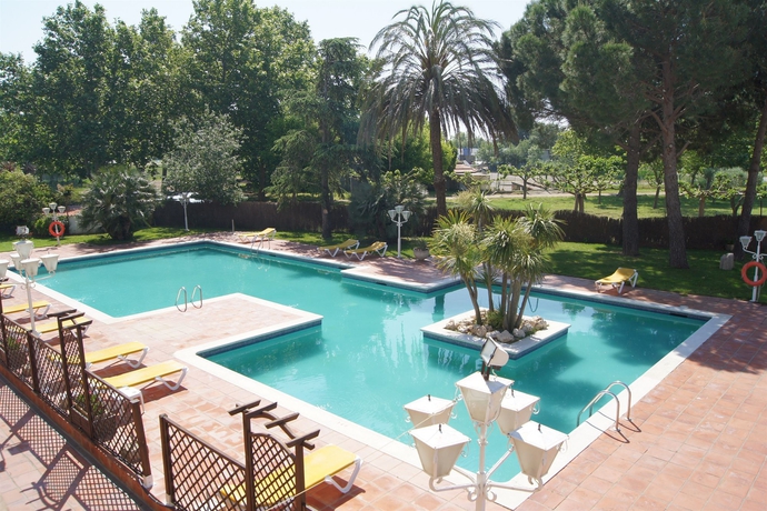 Imagen de la piscina del Hotel Castell Blanc. Foto 14