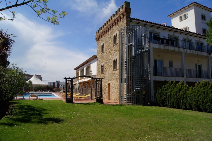 Imagen de los exteriores del Hotel Castell Blanc. Foto 10