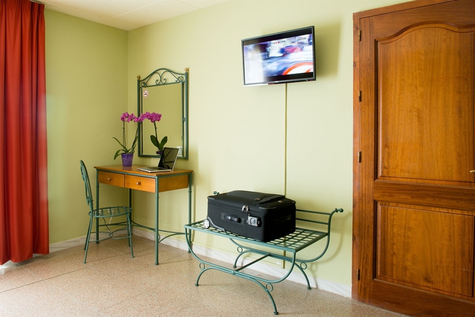 Imagen de la habitación del Hotel Castell Blanc. Foto 9