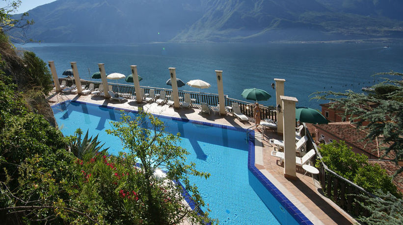 Imagen de la piscina del Hotel Castell, Limone sul Garda. Foto 13