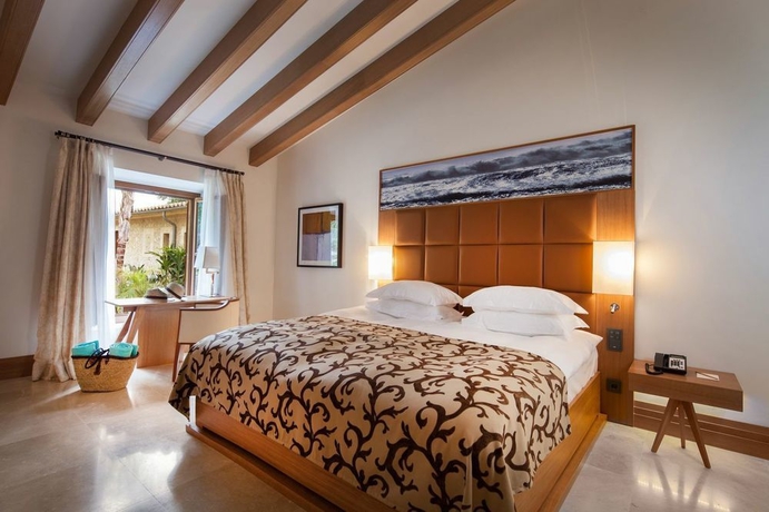 Imagen de la habitación del Hotel Castell Son Claret - The Leading Hotels Of The World. Foto 5