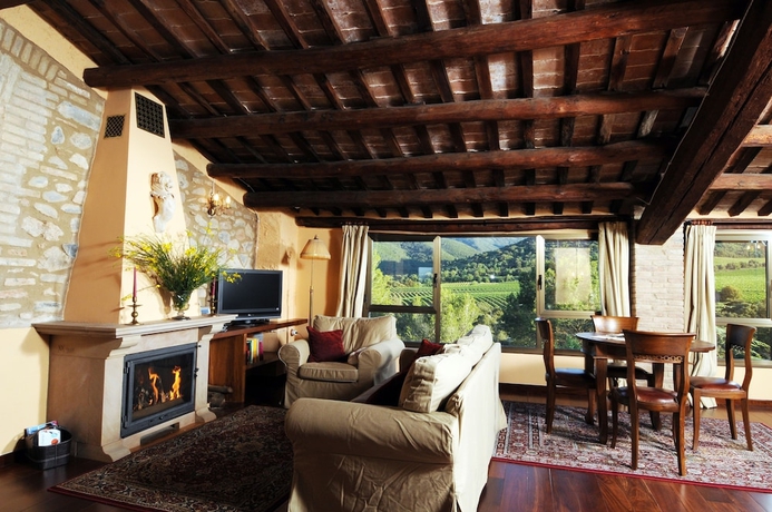 Imagen de la habitación del Hotel Castell de Riudabella. Foto 4