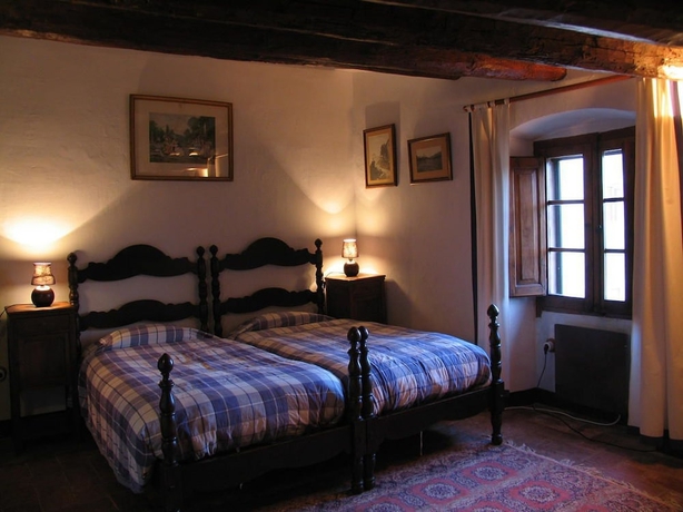 Imagen de la habitación del Hotel Castell de Riudabella. Foto 7