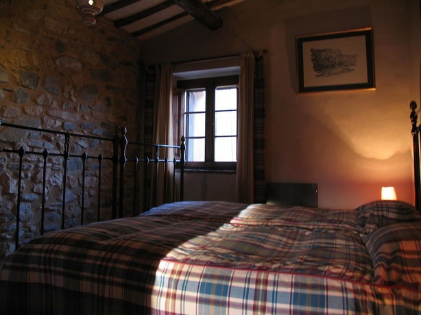 Imagen de la habitación del Hotel Castell de Riudabella. Foto 8