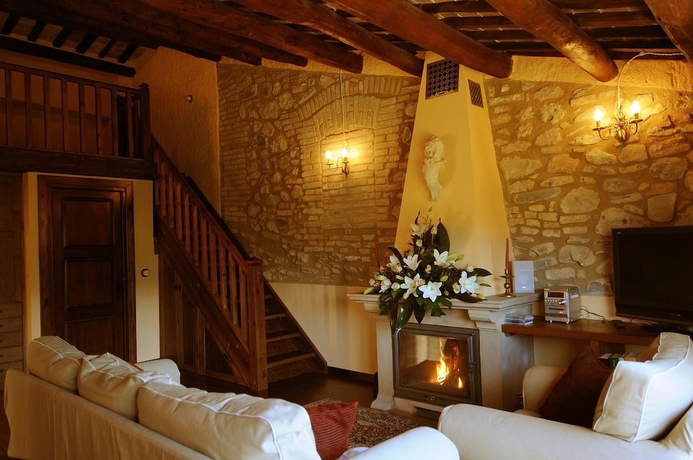 Imagen de la habitación del Hotel Castell de Riudabella. Foto 9