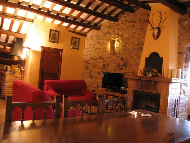Imagen de la habitación del Hotel Castell de Riudabella. Foto 11