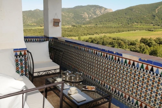 Imagen de la habitación del Hotel Castell de Riudabella. Foto 12