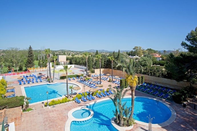 Imagen de la piscina del Hotel Castell dels Hams. Foto 17