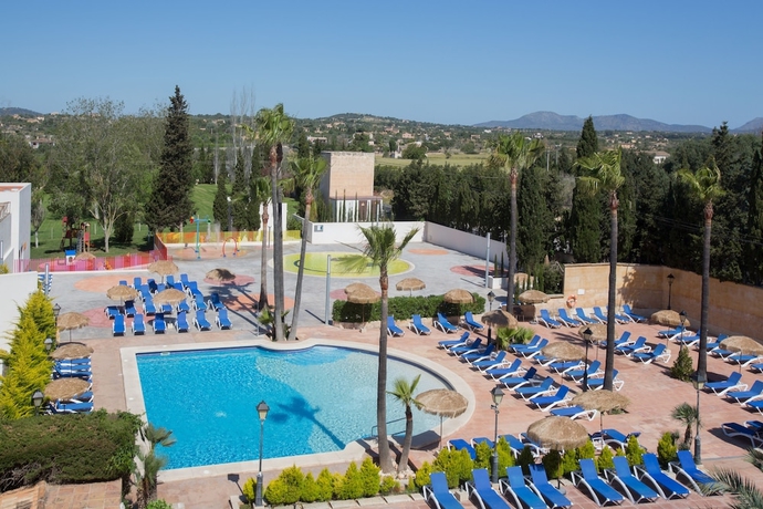 Imagen de la piscina del Hotel Castell dels Hams. Foto 18