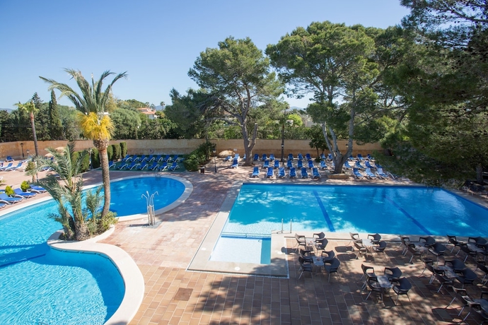 Imagen de la piscina del Hotel Castell dels Hams. Foto 19