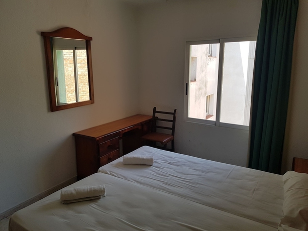 Imagen de la habitación del Hotel Castella. Foto 10