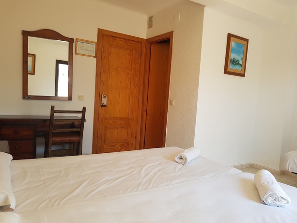 Imagen de la habitación del Hotel Castella. Foto 11