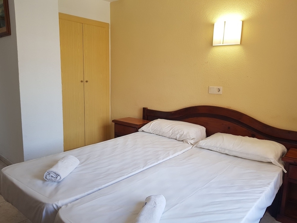 Imagen de la habitación del Hotel Castella. Foto 12