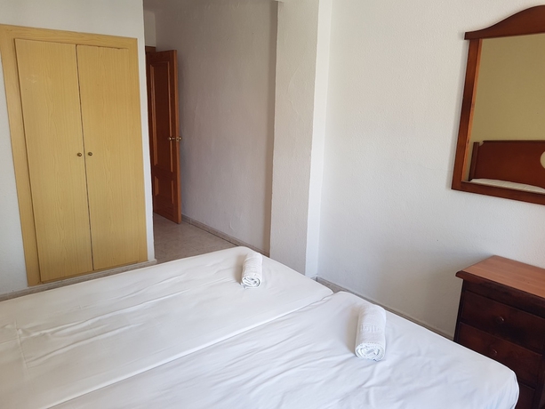 Imagen de la habitación del Hotel Castella. Foto 13