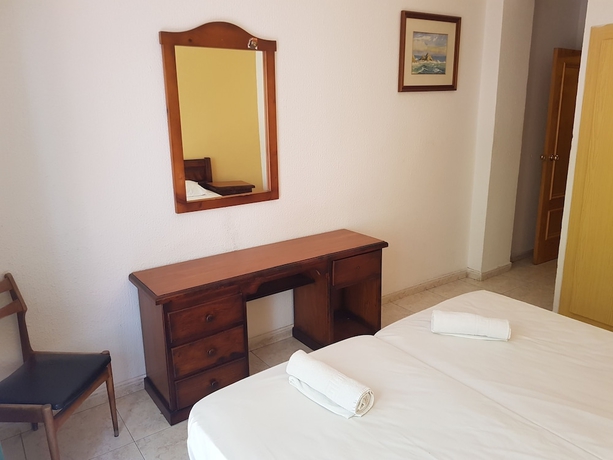 Imagen de la habitación del Hotel Castella. Foto 14