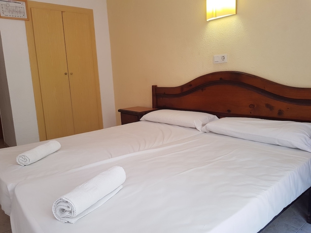 Imagen de la habitación del Hotel Castella. Foto 16