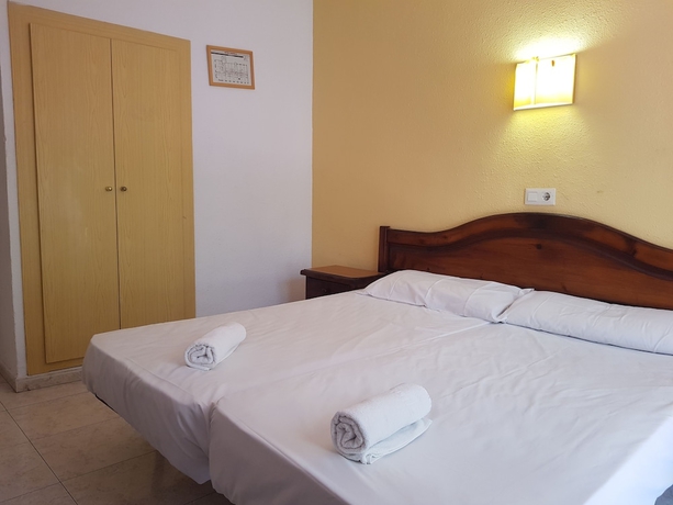 Imagen de la habitación del Hotel Castella. Foto 17