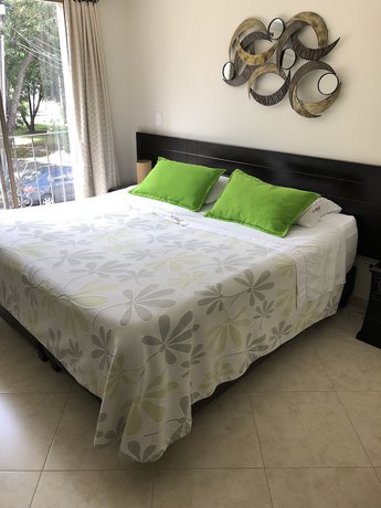 Imagen de la habitación del Hotel Castellana Inn. Foto 13