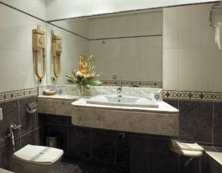 Imagen de la habitación del Hotel Castellano Centro. Foto 8