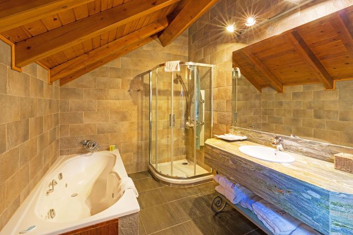 Imagen de la habitación del Hotel Castellarnau. Foto 11