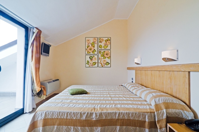 Imagen de la habitación del Hotel Castellaro Golf Resort. Foto 4