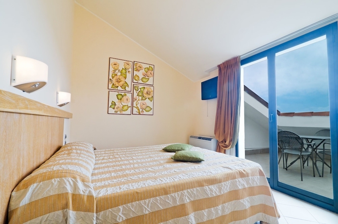 Imagen de la habitación del Hotel Castellaro Golf Resort. Foto 12