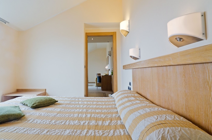 Imagen de la habitación del Hotel Castellaro Golf Resort. Foto 13