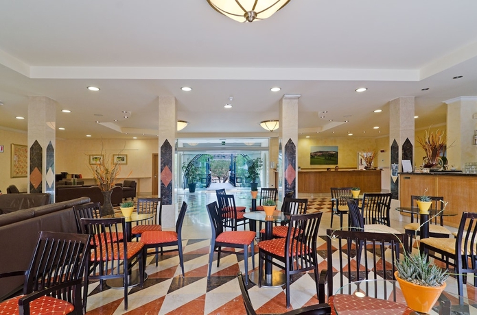 Imagen del bar/restaurante del Hotel Castellaro Golf Resort. Foto 3