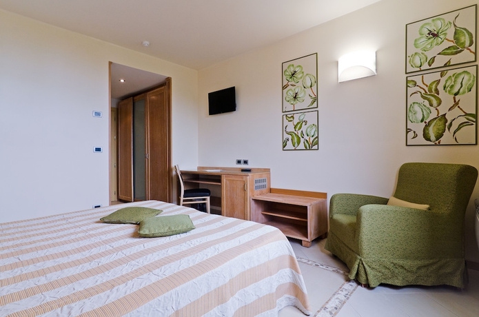 Imagen de la habitación del Hotel Castellaro Golf Resort. Foto 15