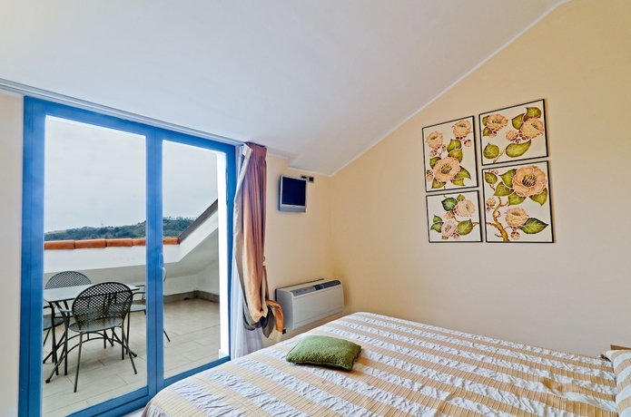 Imagen de la habitación del Hotel Castellaro Golf Resort. Foto 18