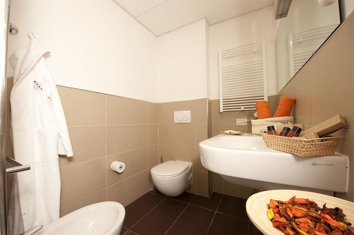 Imagen de la habitación del Hotel Castelli, Montecchio Maggiore. Foto 9