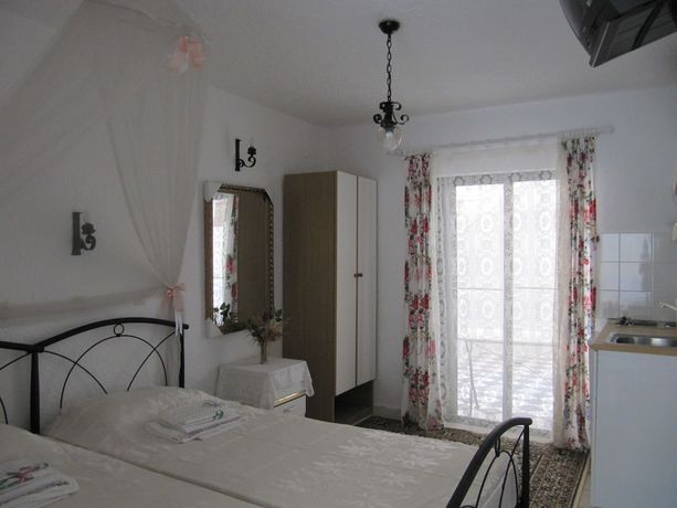 Imagen de la habitación del Hotel Castellino Studios. Foto 17