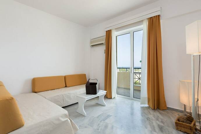 Imagen general del Hotel Castello Bianco Aparthotel. Foto 9