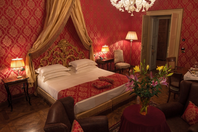 Imagen de la habitación del Hotel Castello Di Guarene. Foto 11