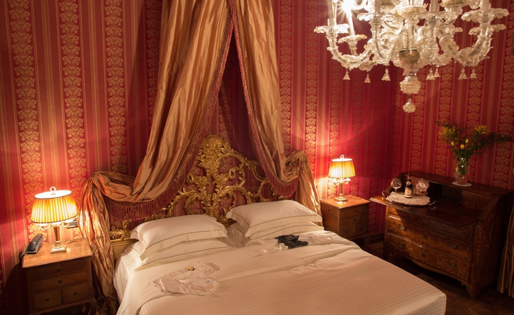 Imagen de la habitación del Hotel Castello Di Guarene. Foto 13