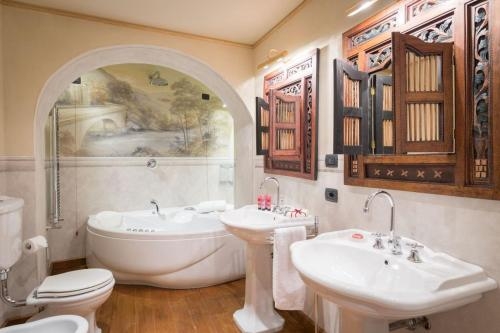 Imagen de la habitación del Hotel Castello Di Pontebosio Luxury Resort. Foto 10