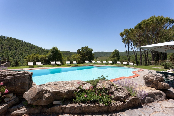 Imagen de la piscina del Hotel Castello Di Spaltenna. Foto 12