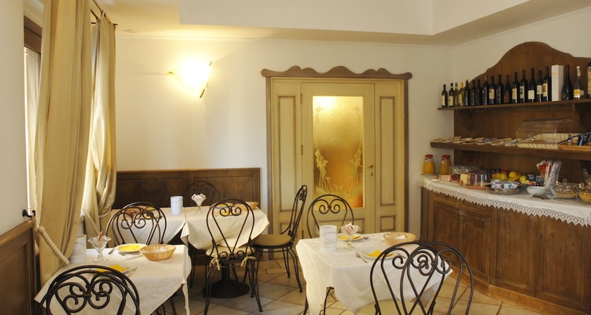 Imagen del bar/restaurante del Hotel Castello Di Tavolara. Foto 4