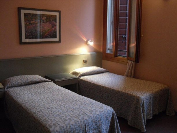 Imagen de la habitación del Hotel Castello, Este. Foto 7