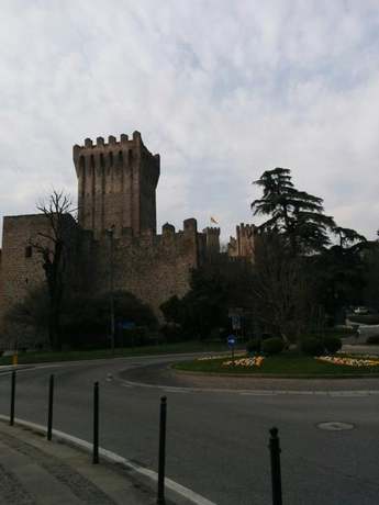 Imagen de los exteriores del Hotel Castello, Este. Foto 11